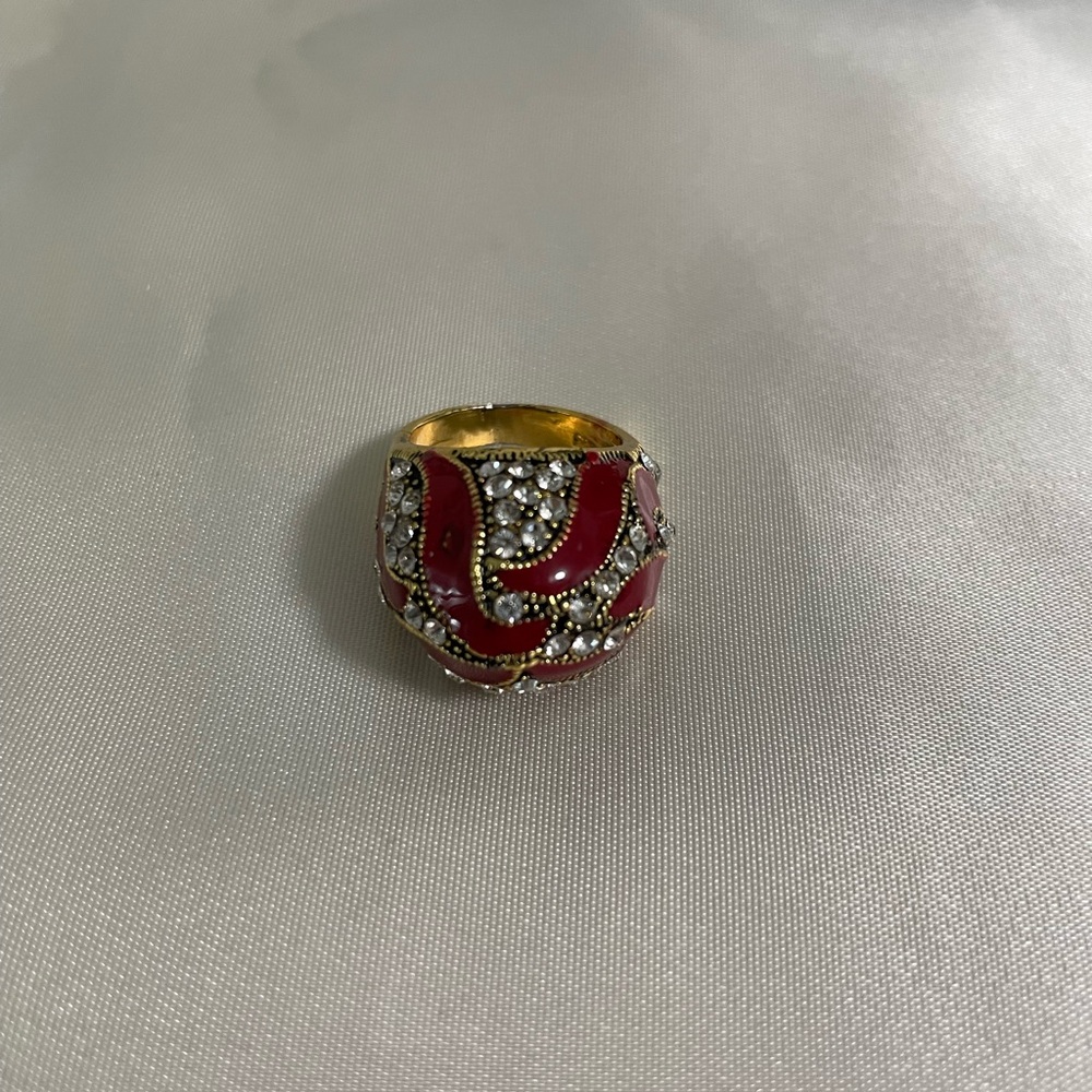 Elegant Red and Gold Women's Ring